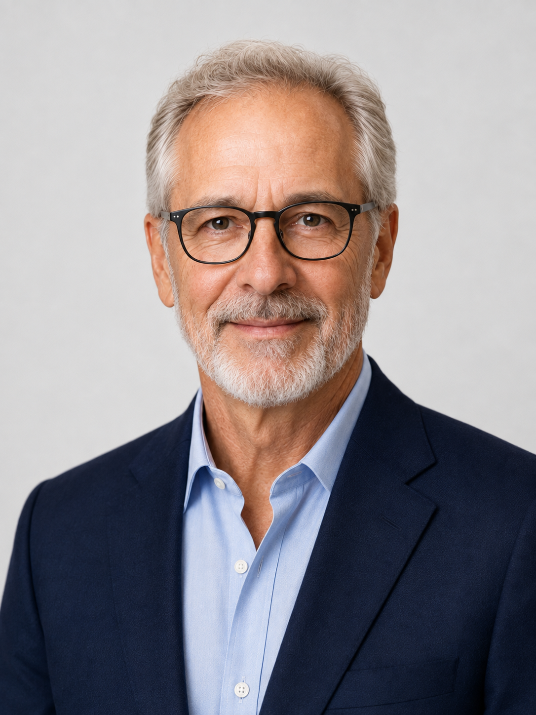 Portrait of a smiling senior man wearing glasses